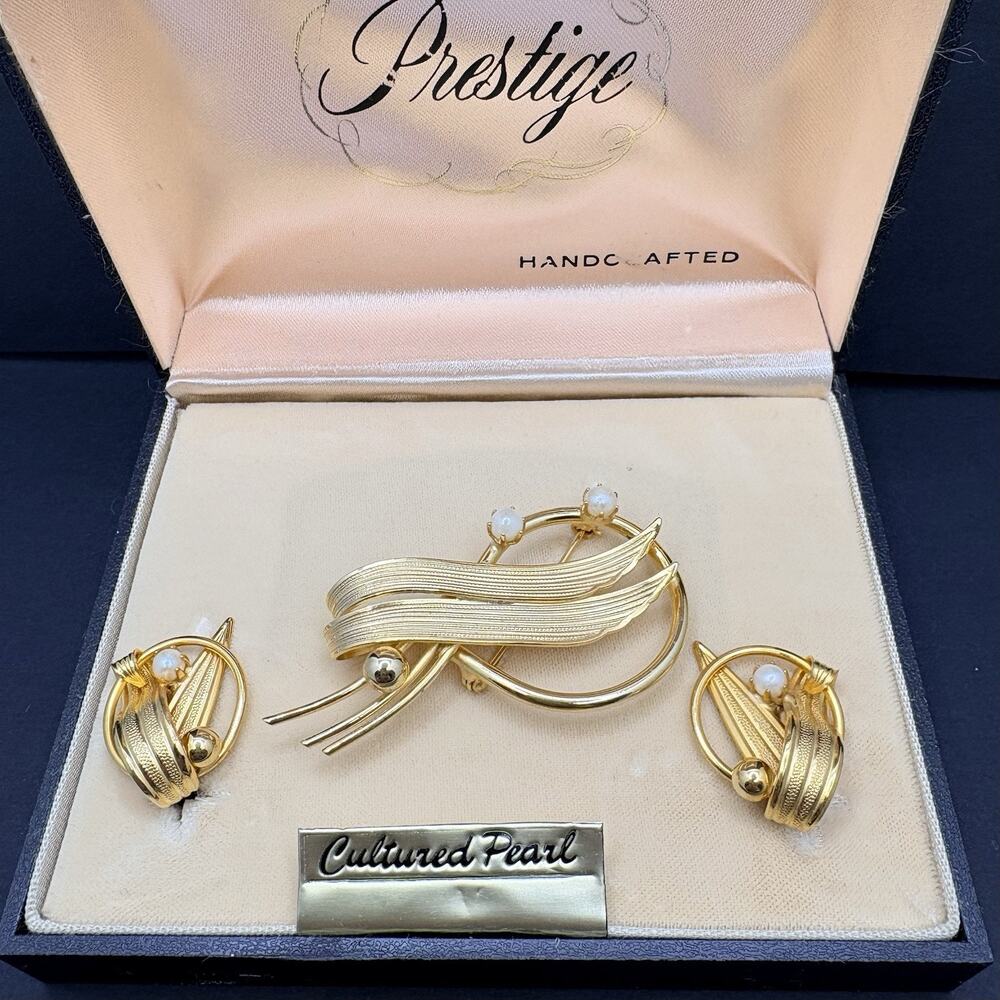 Vintage Prestige Gold Tone Leaf w/ Faux Pearls Brooch Clip‎ On Earrings Box Set